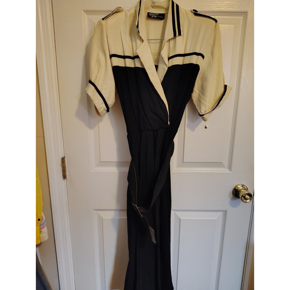 Beautiful Vintage Dawn Joy Fashions Women's Black Ivory Collared Belted Dress